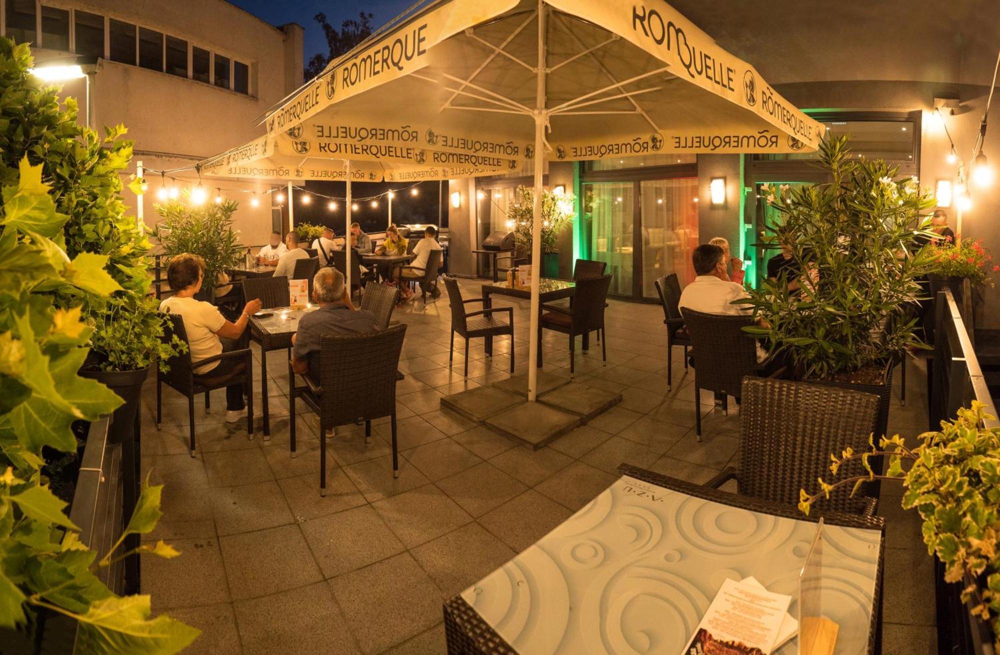 Azul Hotel & Restaurant פרטיזנסקה מראה חיצוני תמונה