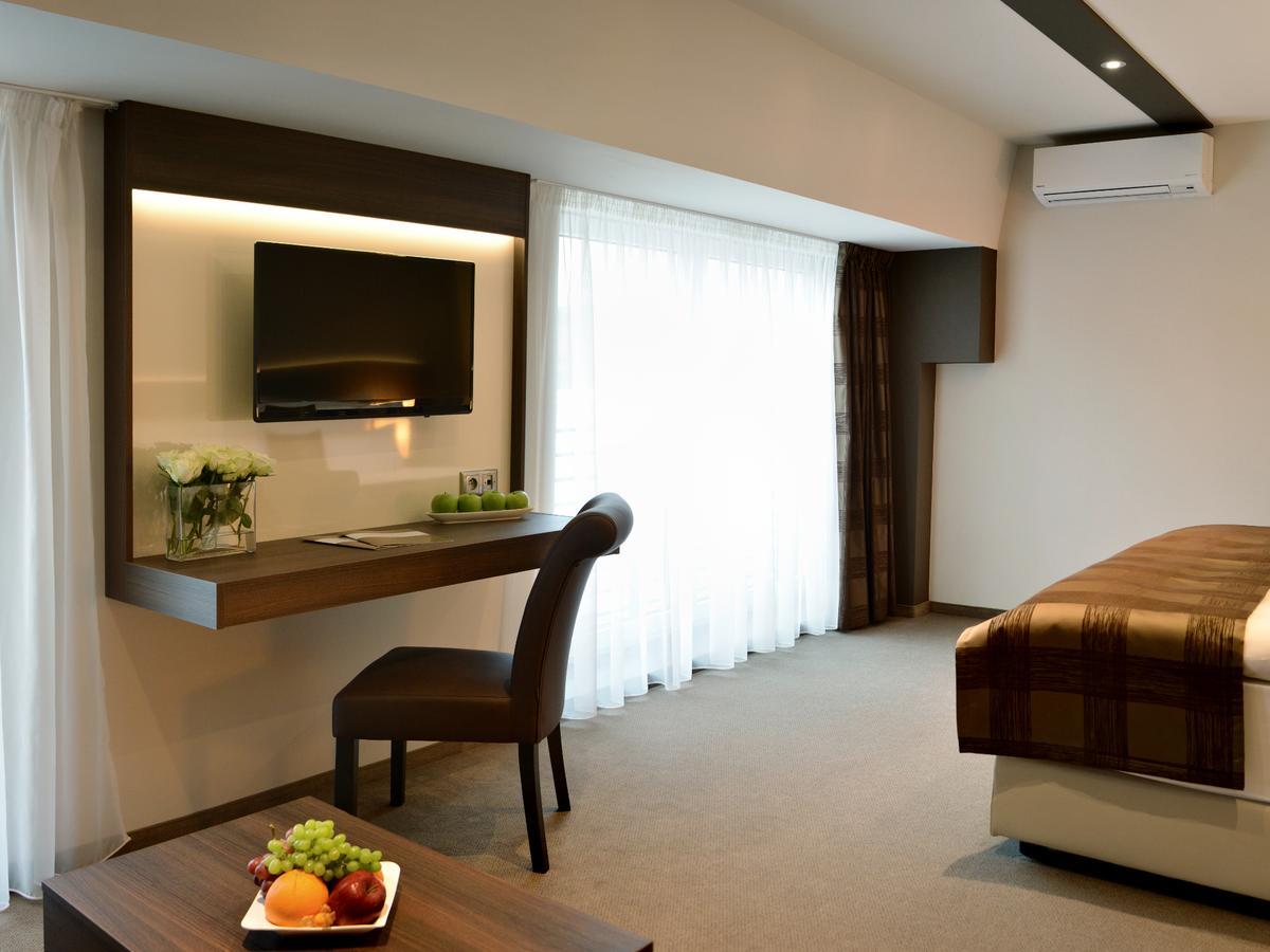 Azul Hotel & Restaurant פרטיזנסקה מראה חיצוני תמונה